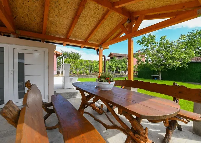 Oasis House Tatil Evi Kladovo