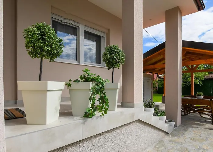 Oasis House Tatil Evi Kladovo